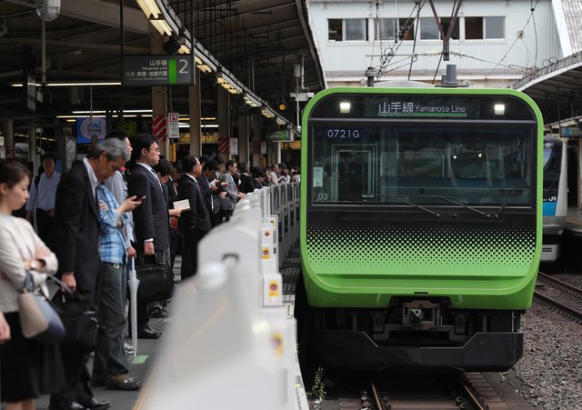 【JR】山手線 内回り外回りともに運転見合わせ